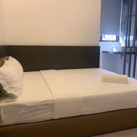 The Daily Hotel Kota Kinabalu Exteriör bild