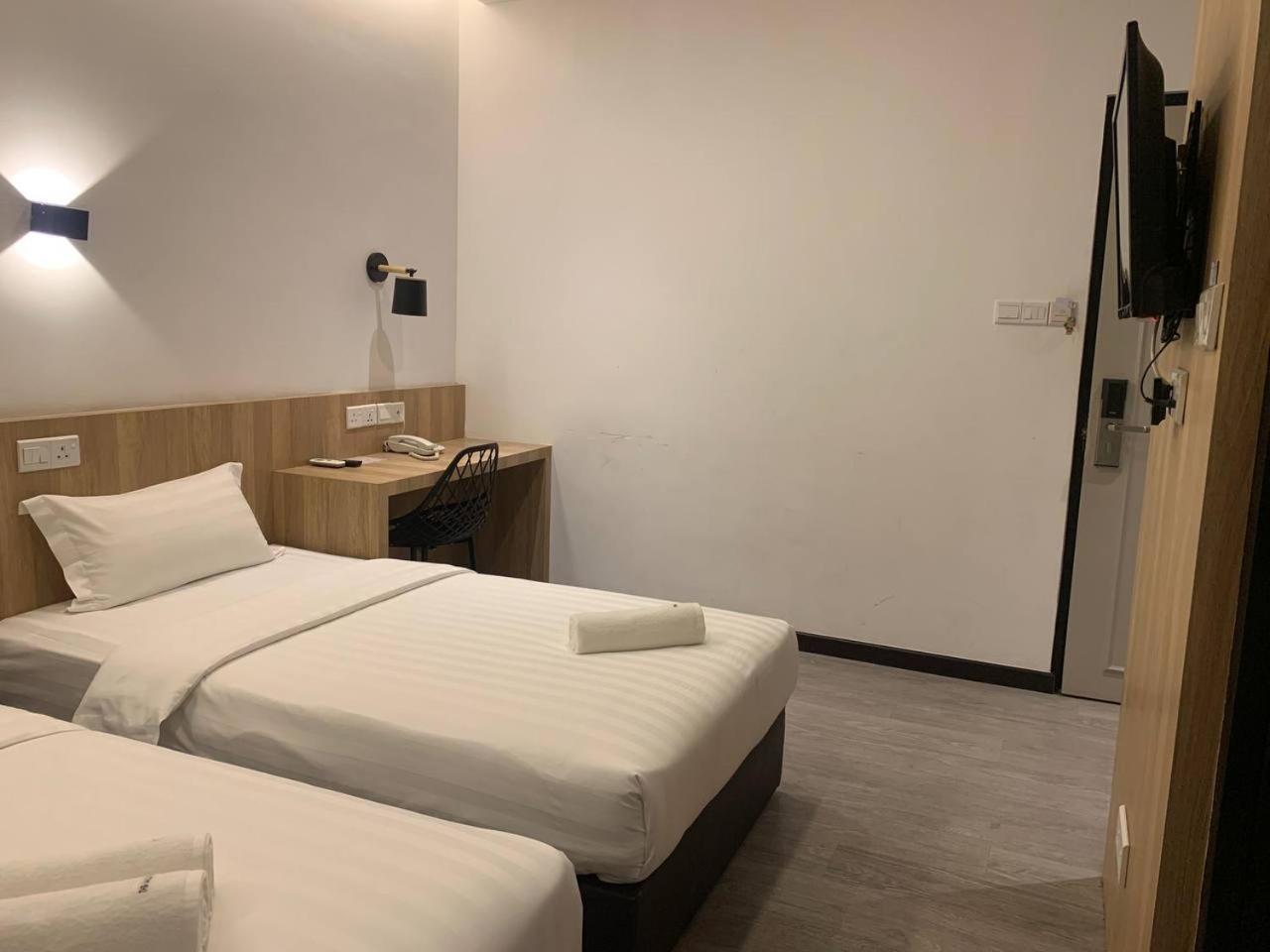 The Daily Hotel Kota Kinabalu Exteriör bild