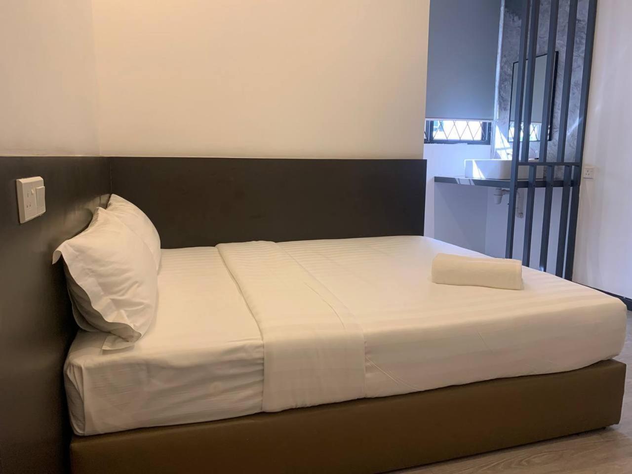 The Daily Hotel Kota Kinabalu Exteriör bild