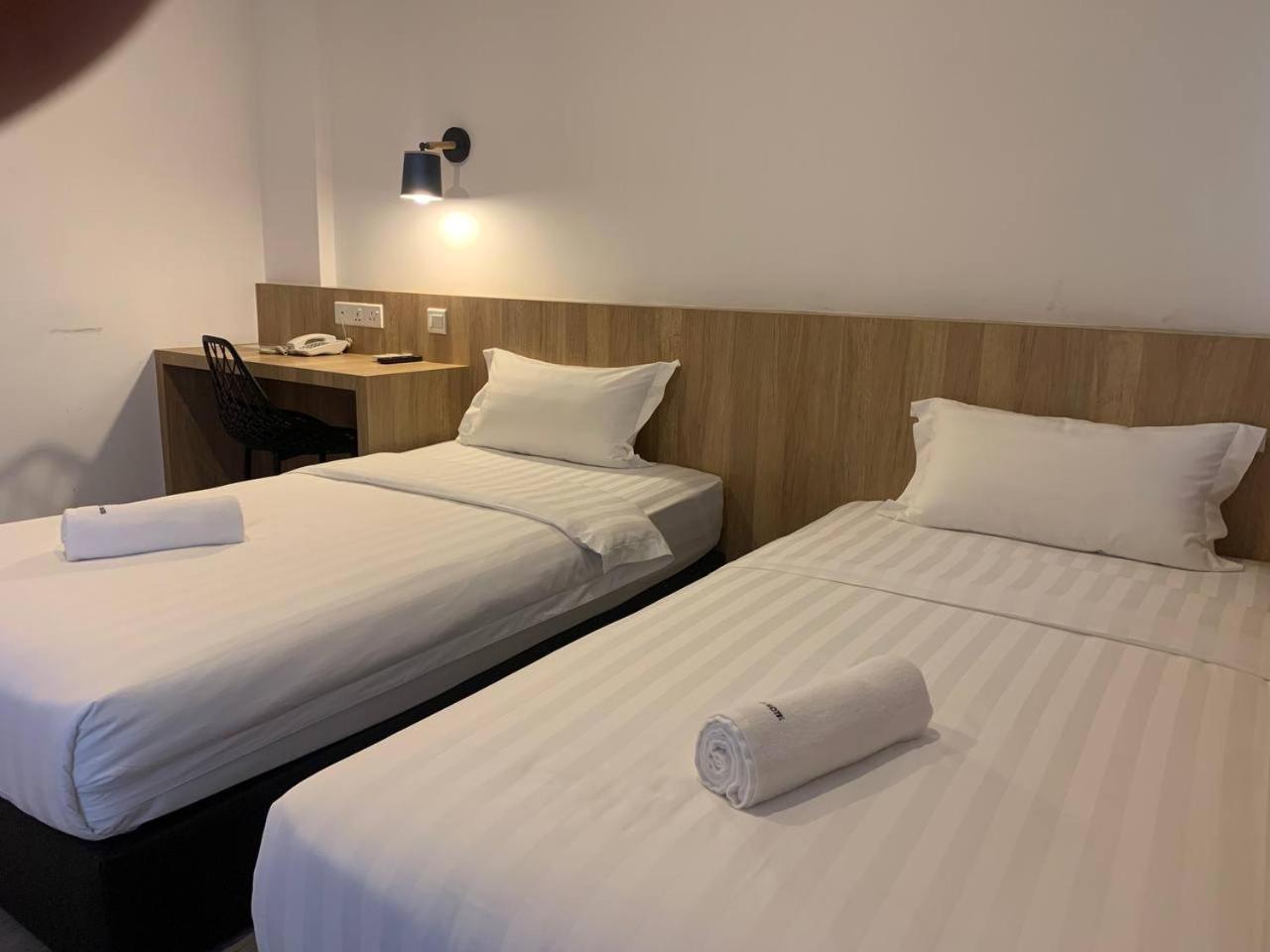 The Daily Hotel Kota Kinabalu Exteriör bild