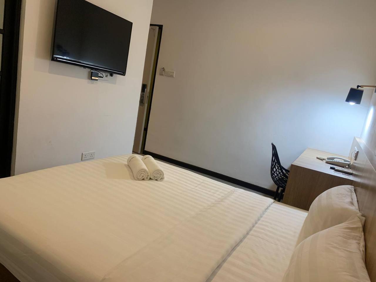 The Daily Hotel Kota Kinabalu Exteriör bild