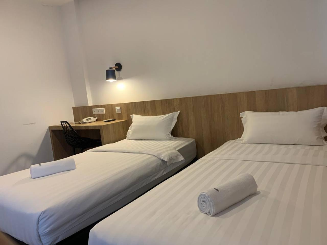 The Daily Hotel Kota Kinabalu Exteriör bild