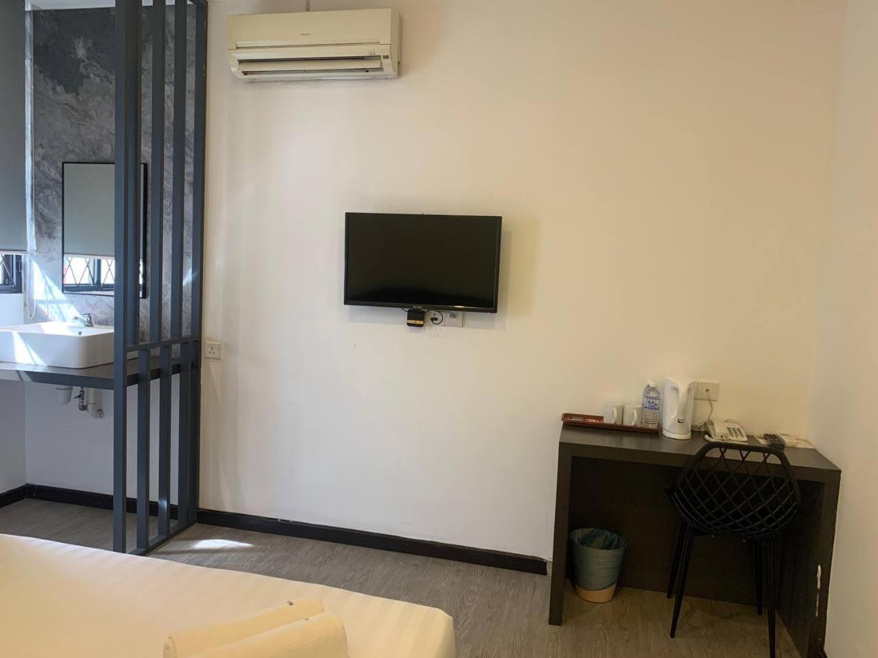 The Daily Hotel Kota Kinabalu Exteriör bild