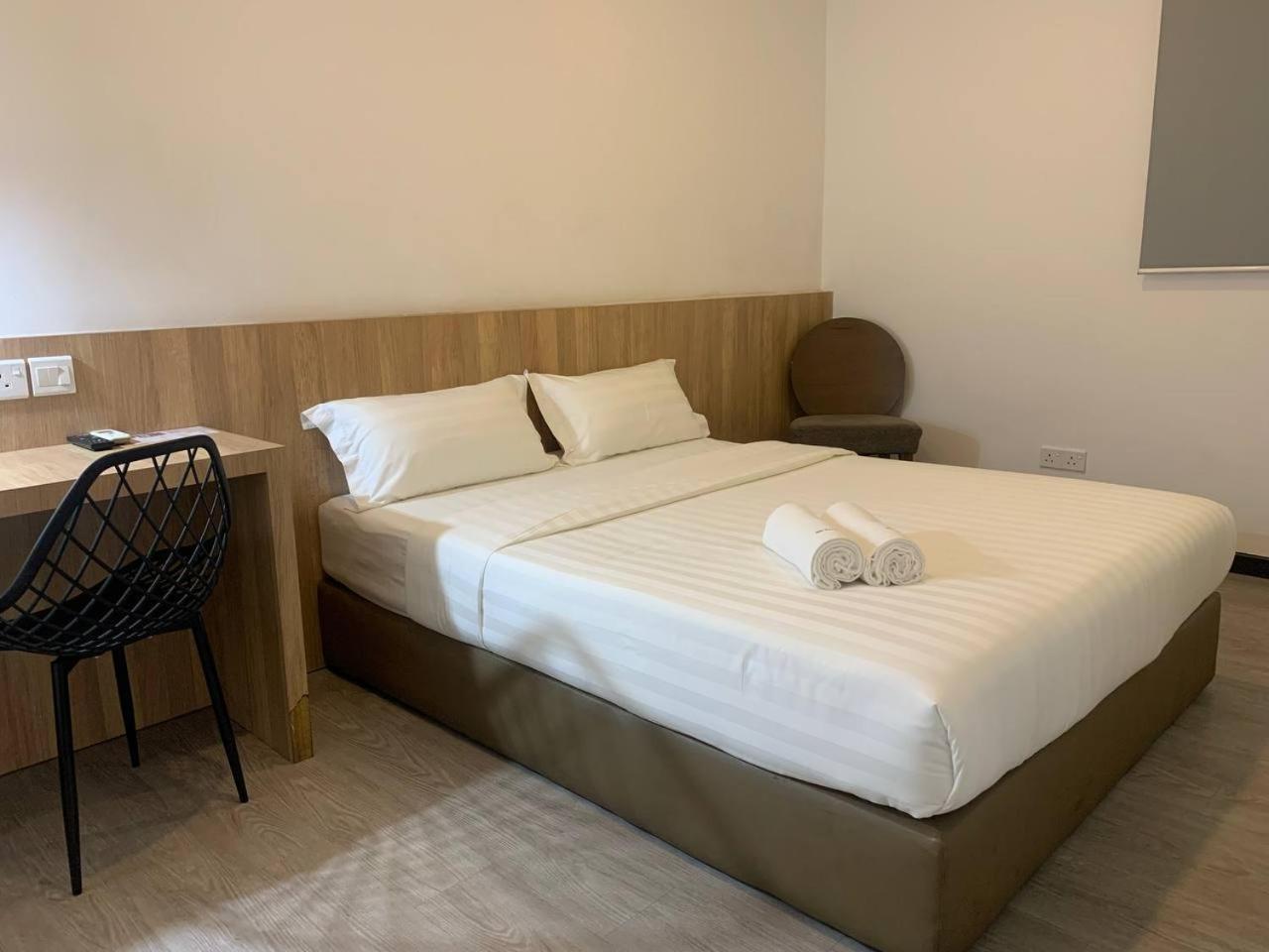 The Daily Hotel Kota Kinabalu Exteriör bild
