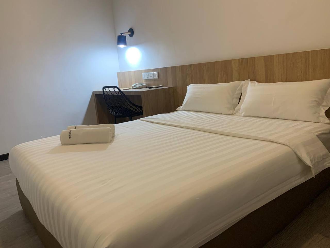 The Daily Hotel Kota Kinabalu Exteriör bild