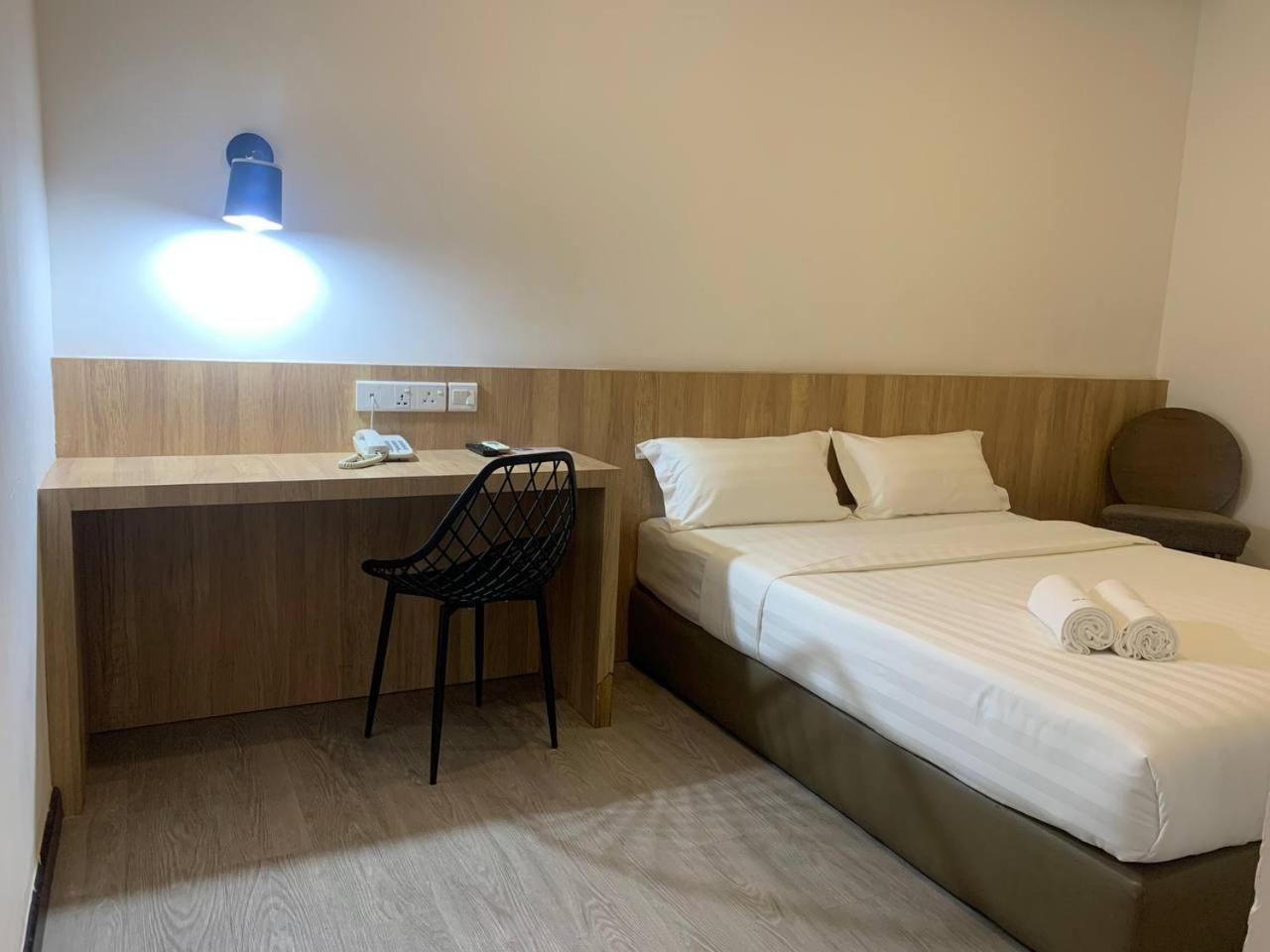 The Daily Hotel Kota Kinabalu Exteriör bild