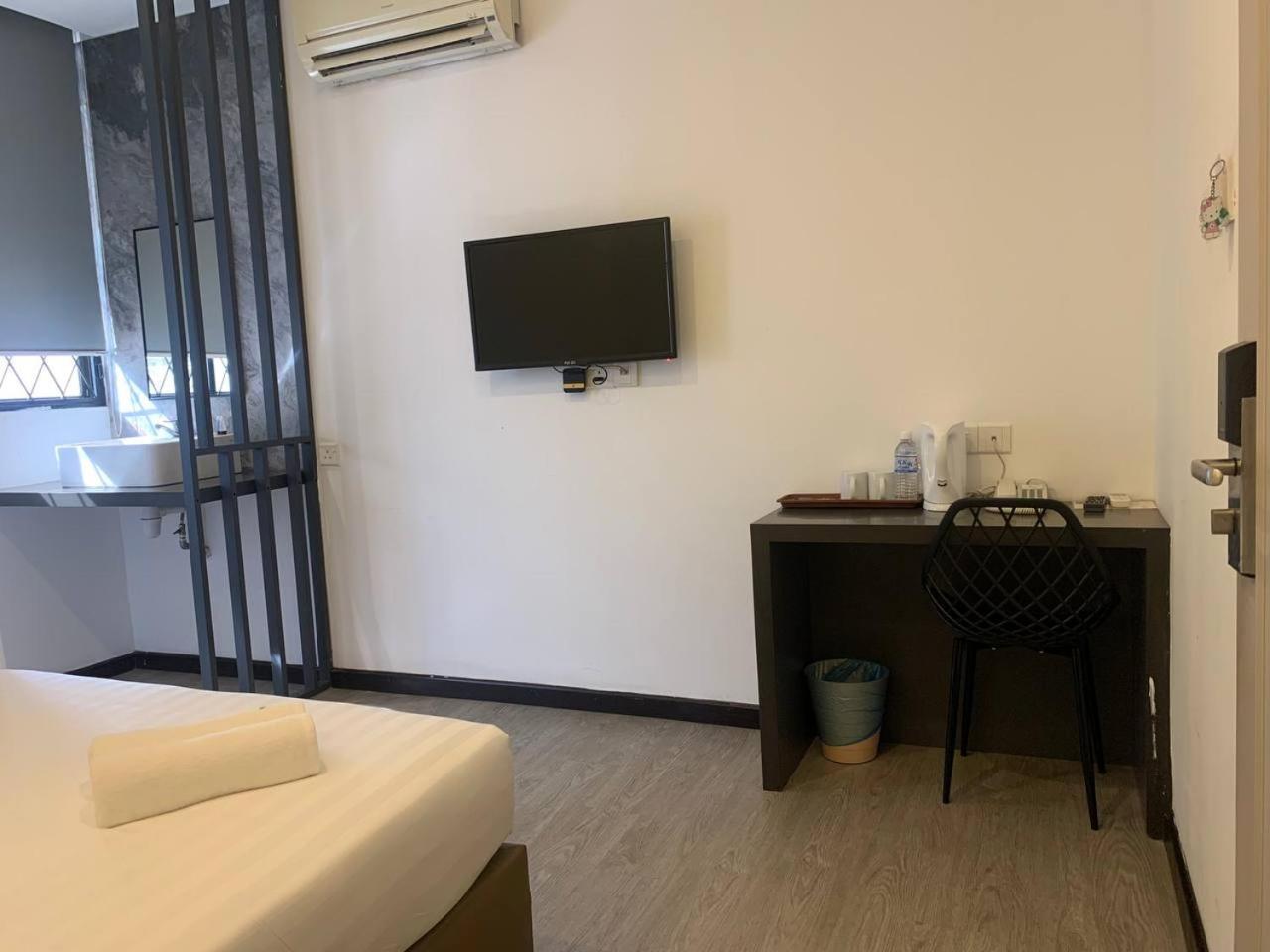 The Daily Hotel Kota Kinabalu Exteriör bild