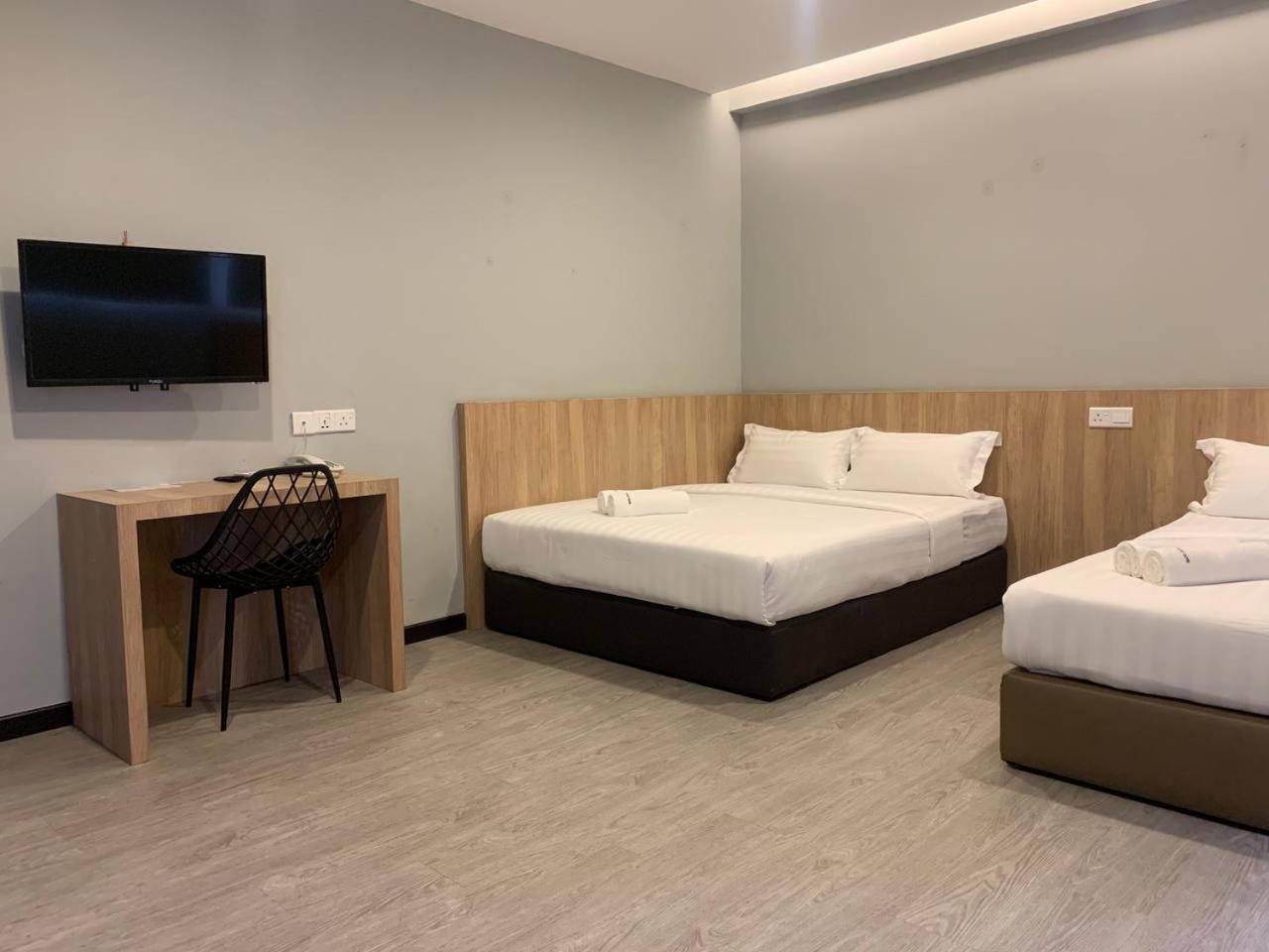 The Daily Hotel Kota Kinabalu Exteriör bild