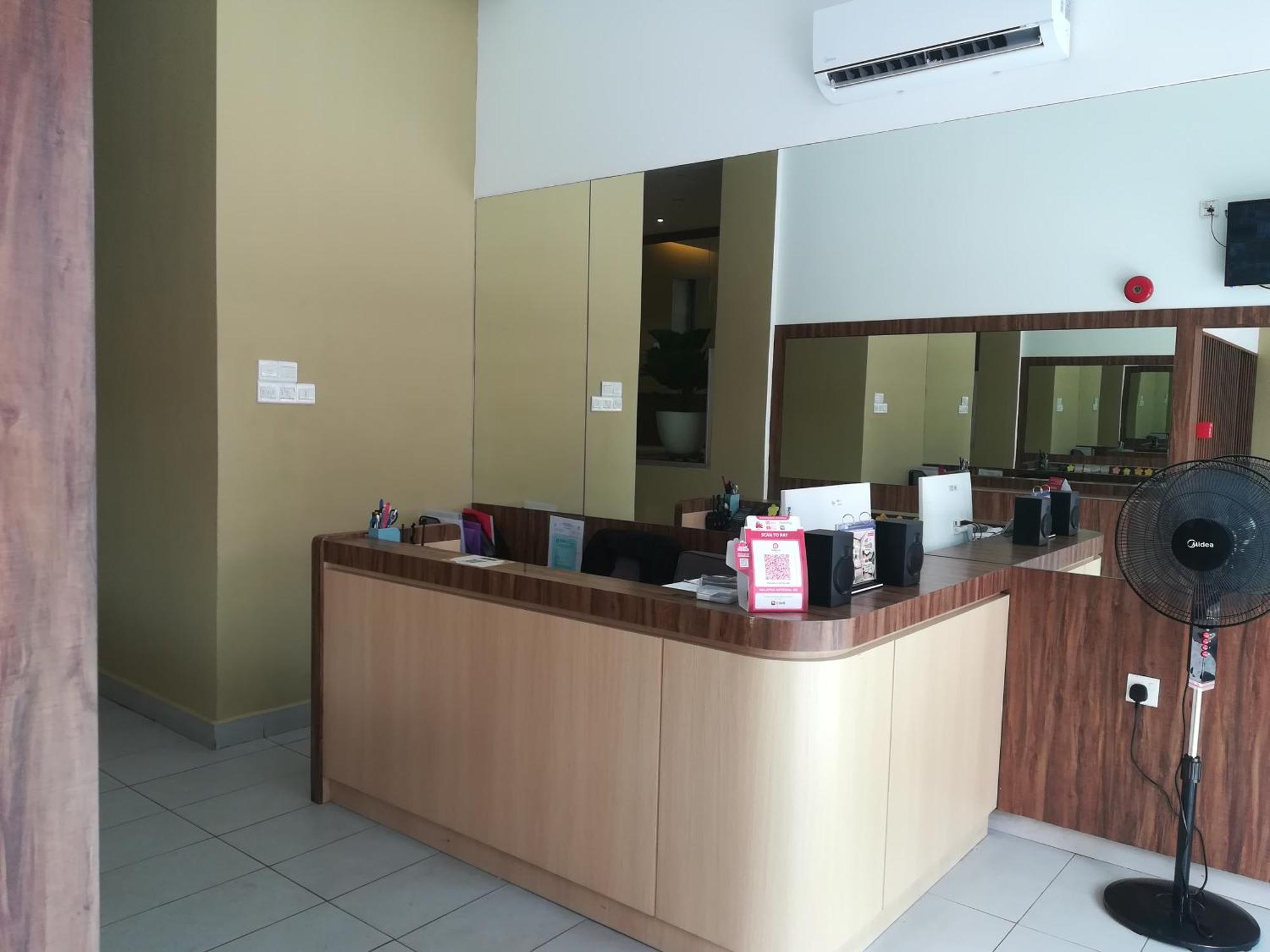 The Daily Hotel Kota Kinabalu Exteriör bild
