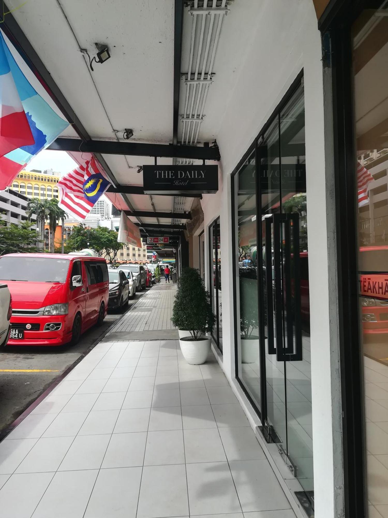 The Daily Hotel Kota Kinabalu Exteriör bild